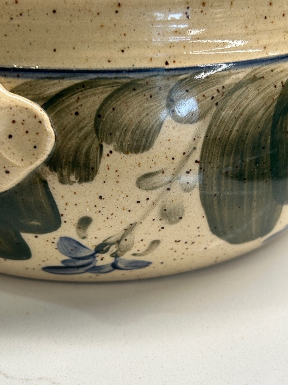 Vintage Pottery Hand-Painted Ceramic Covered Casserole in Green and Cream - Picture 12 of 13